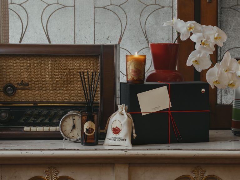 เชื่อมต่อผู้คนที่คุณรักผ่านอากาศ